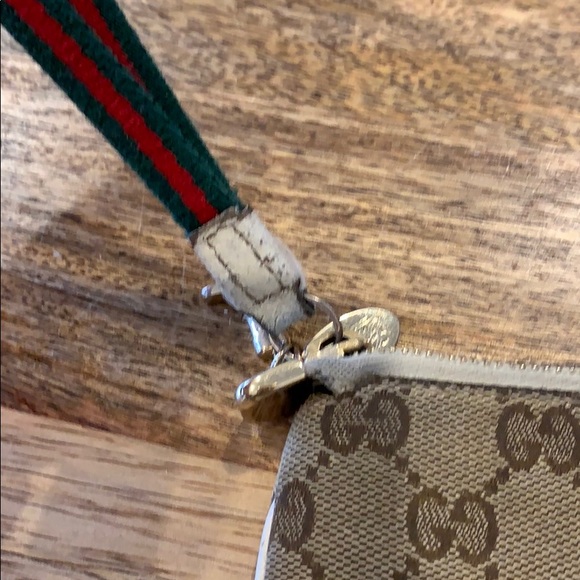 Vintage Gucci wristlet 😍 - Picture 5 of 7
